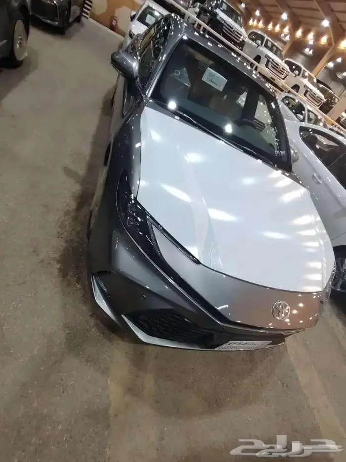 كامري LE موديل 2025 بنزين حبه فقط لون تيتانيوم 1