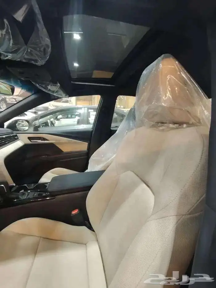 كامري LE موديل 2025 بنزين حبه فقط لون تيتانيوم 25