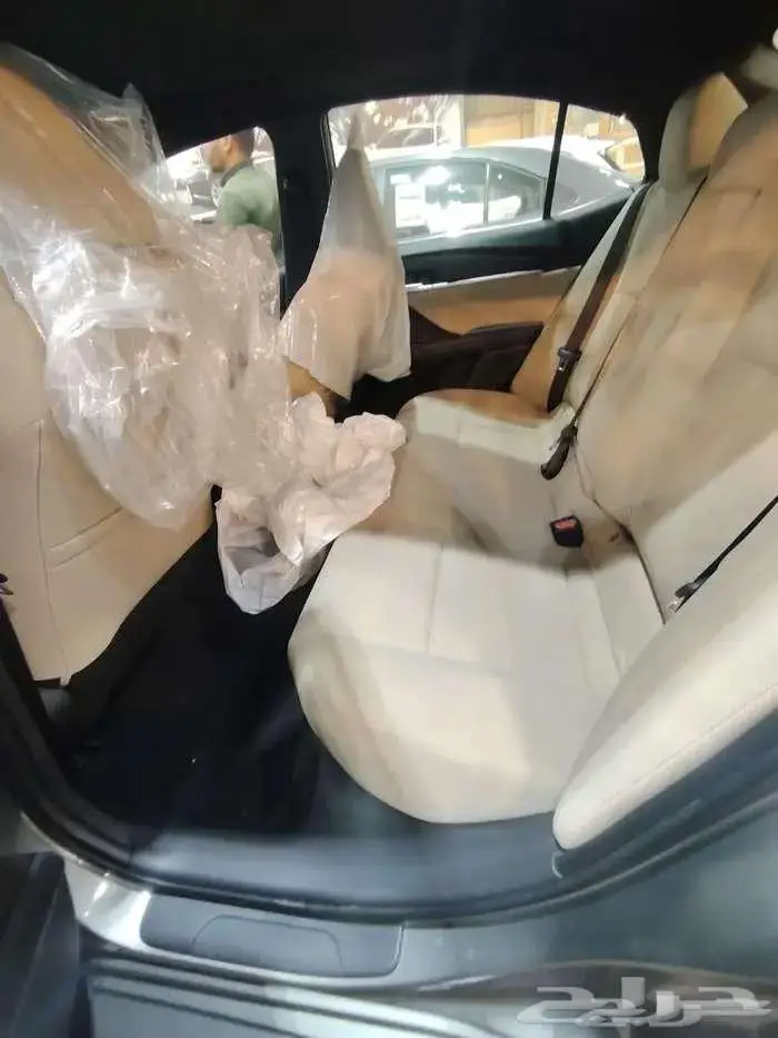 كامري LE موديل 2025 بنزين حبه فقط لون تيتانيوم 19