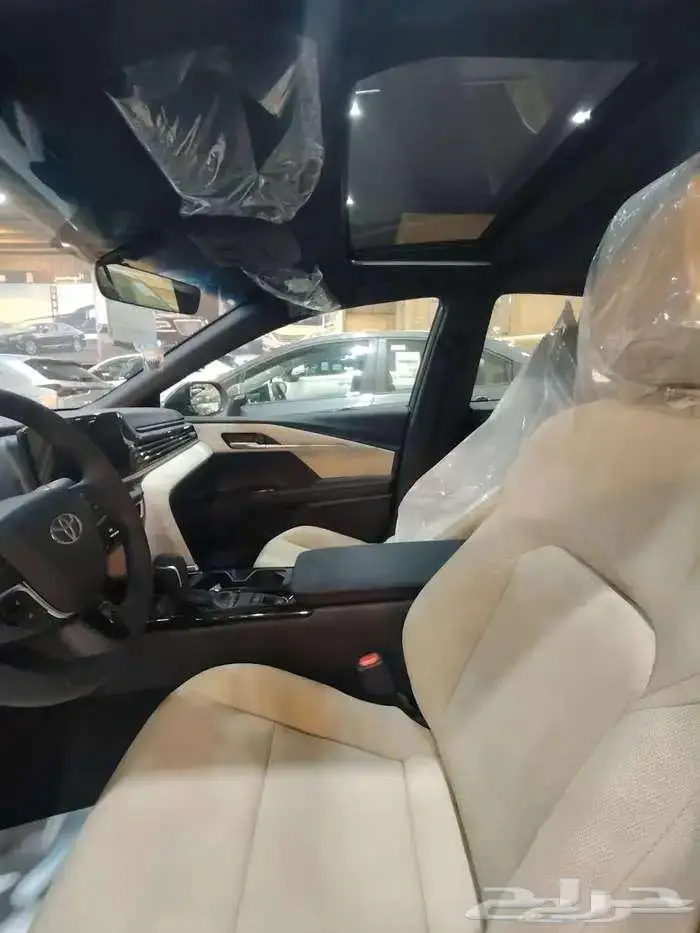كامري LE موديل 2025 بنزين حبه فقط لون تيتانيوم 21
