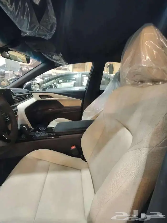 كامري LE موديل 2025 بنزين حبه فقط لون تيتانيوم 24