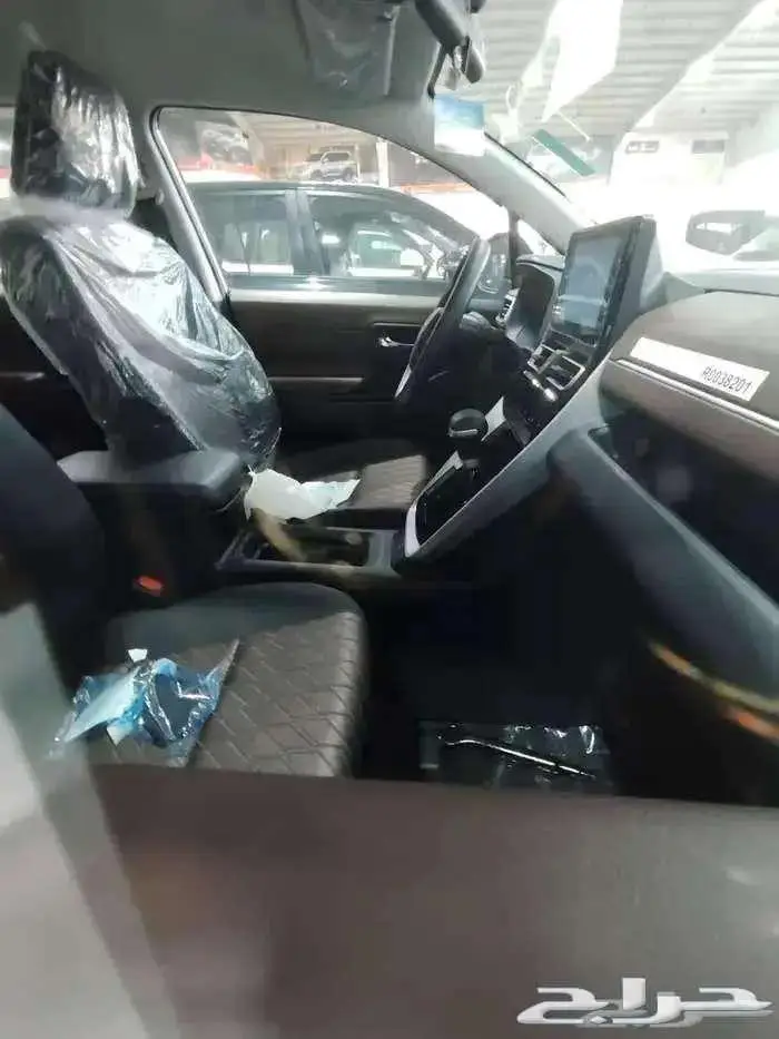 اينوفا موديل 2024 بنزين حبه فقط لون ابيض لؤلؤي 24