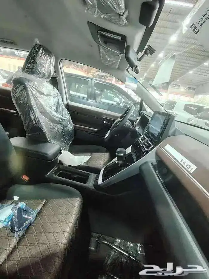 اينوفا موديل 2024 بنزين حبه فقط لون ابيض لؤلؤي 25