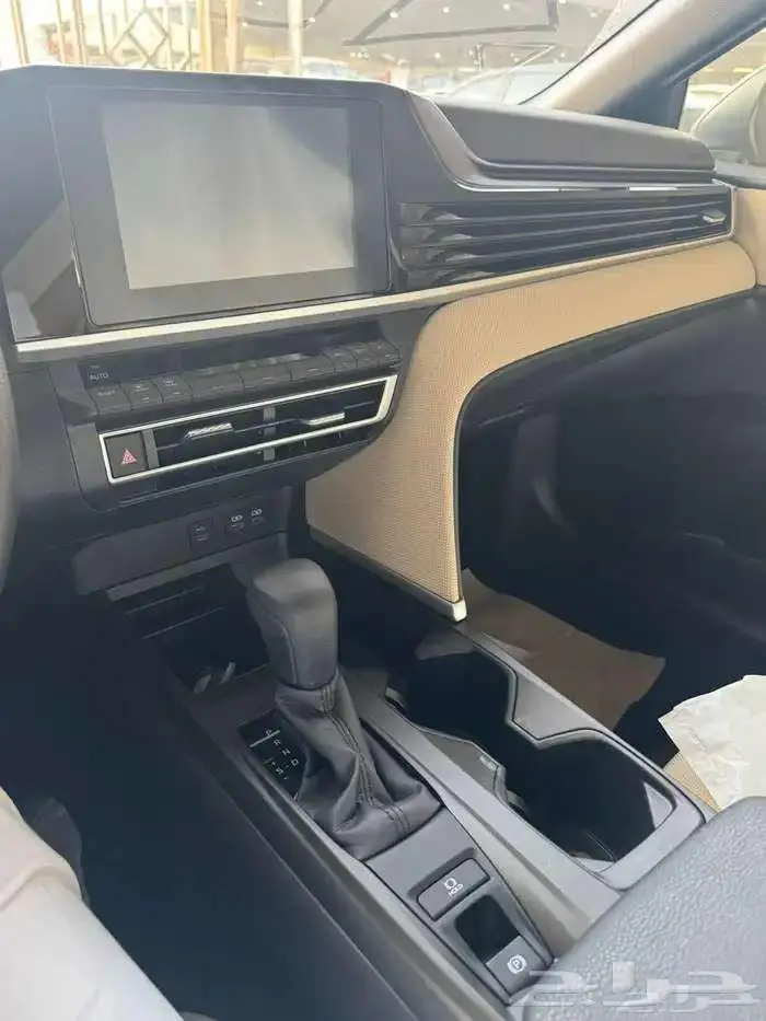 تويوتا كامري E ستاندر 2025 اسود بنزين 10