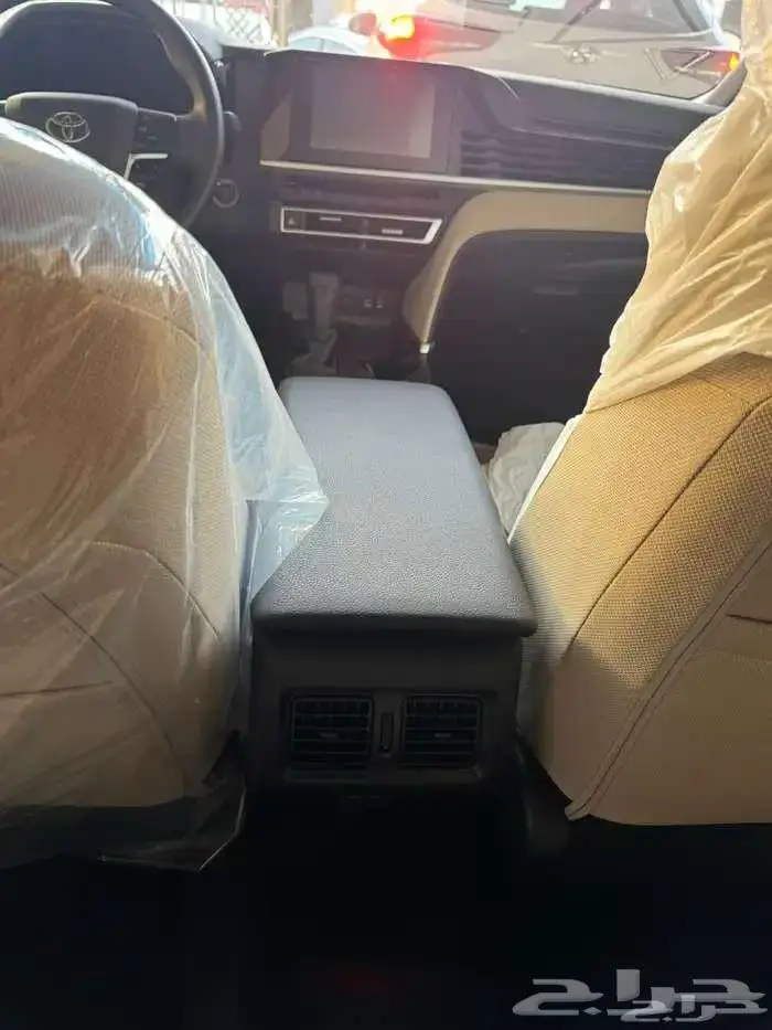 تويوتا كامري E ستاندر 2025 اسود بنزين 11