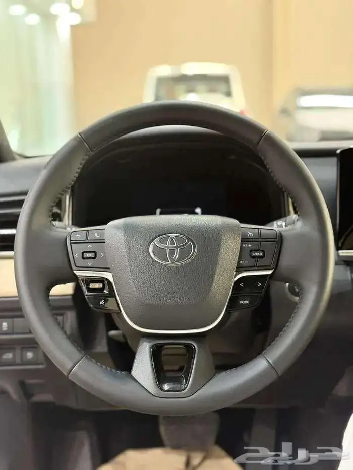 تويوتا كامري 2025 قير اوتماتيك بنزين 8