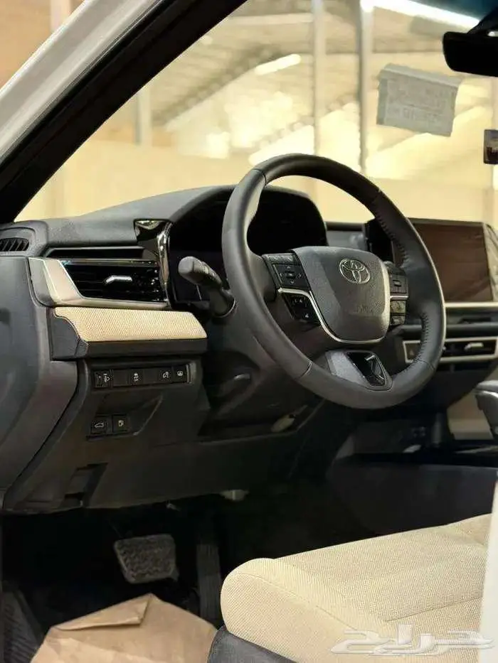 تويوتا كامري 2025 قير اوتماتيك بنزين 4