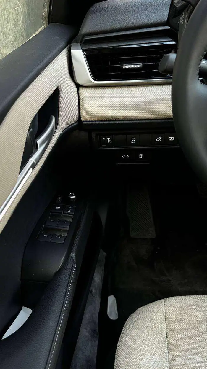 تويوتا كامري LE نص فل 2025 15