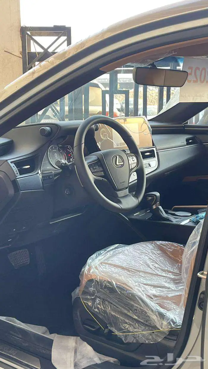 لكزس ES250 -AA بريمي2025 جناح خلفي 6