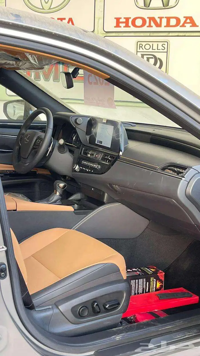 لكزس ES250 -AA بريمي2025 جناح خلفي 7