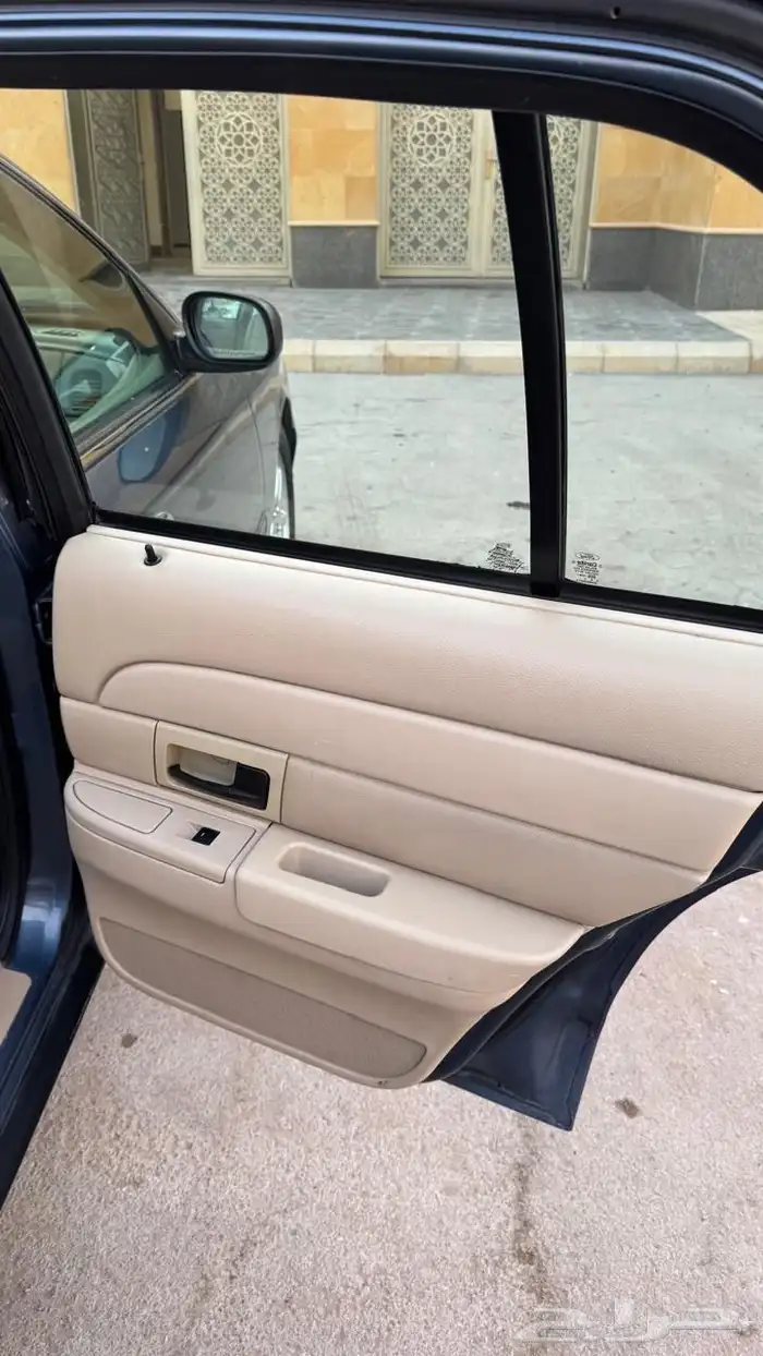 كراون فكتوريا 2010 للبيع سعودي 36