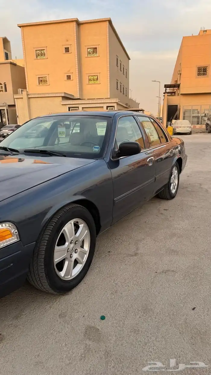 كراون فكتوريا 2010 للبيع سعودي 15