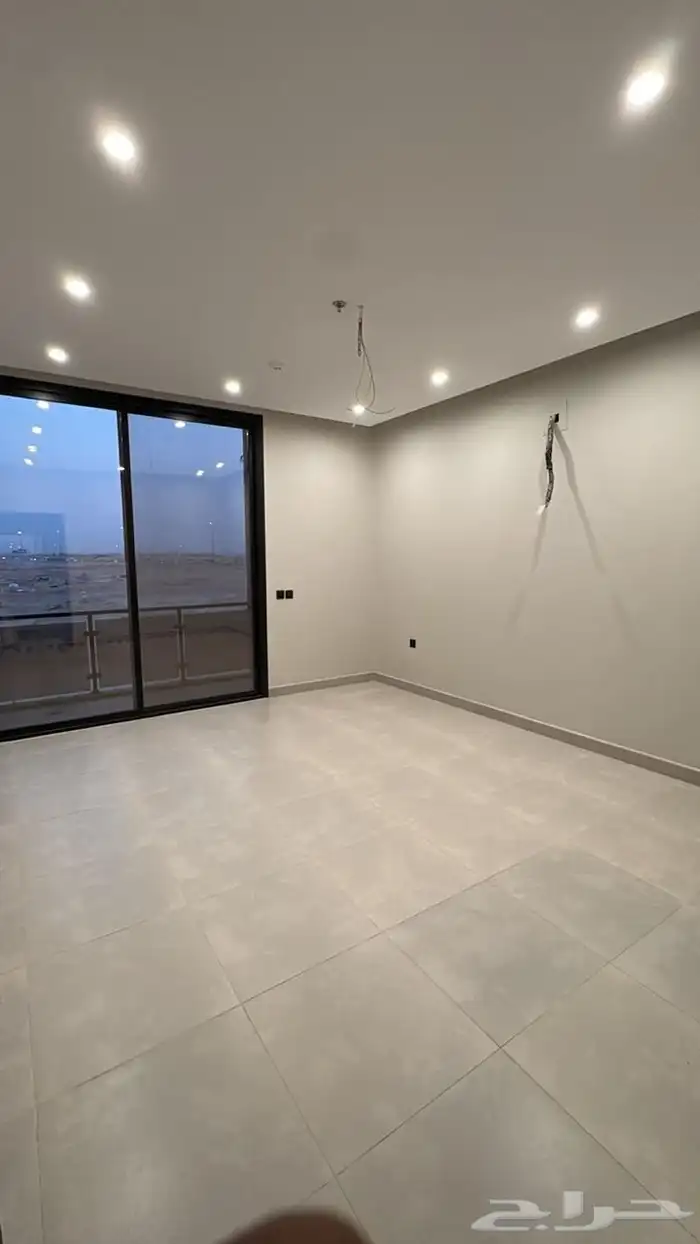 للبيع شقه حي الرمال 9