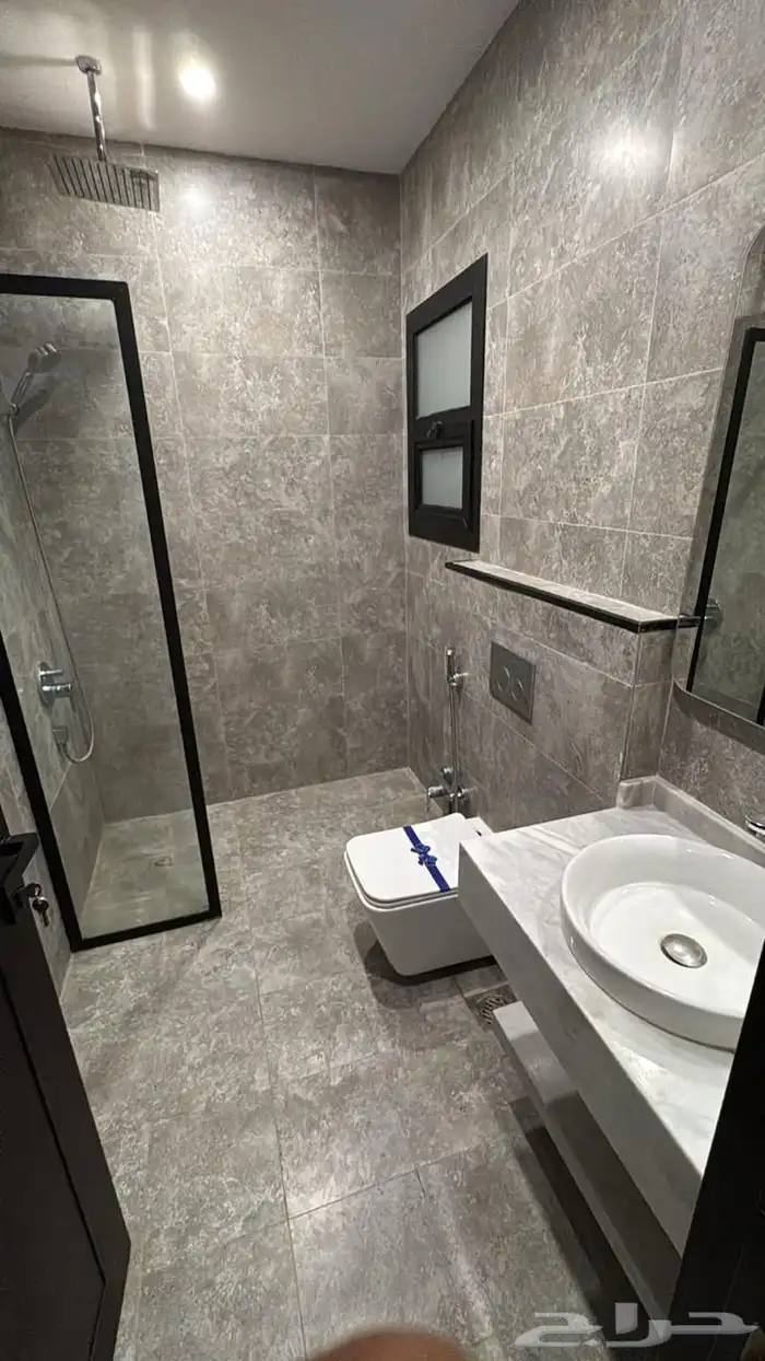 للبيع شقه حي الرمال 11