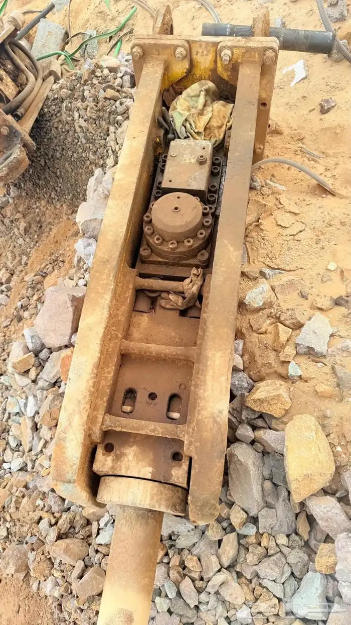 ورشة صيانة معدات ثقيلة 28