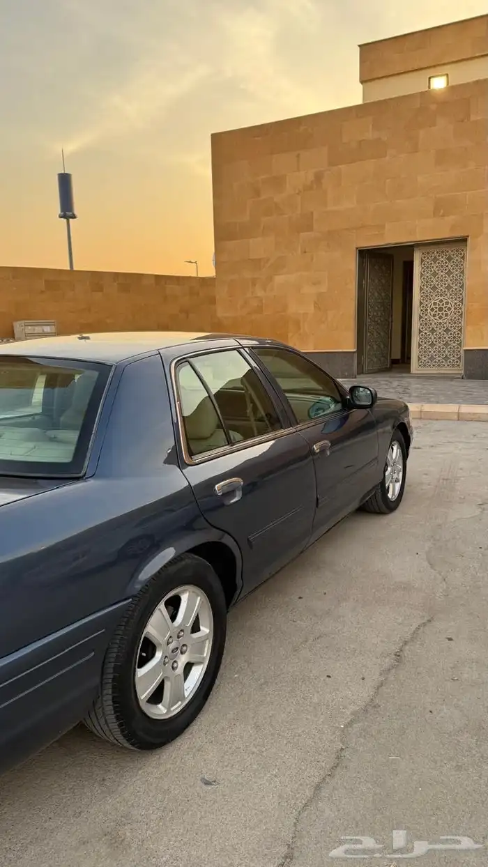 كراون فكتوريا 2010 للبيع سعودي 2