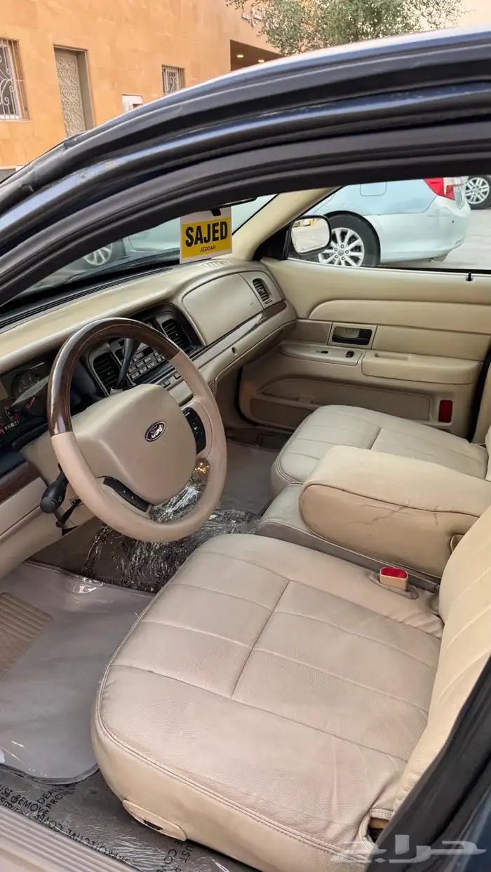 كراون فكتوريا 2010 للبيع سعودي 50