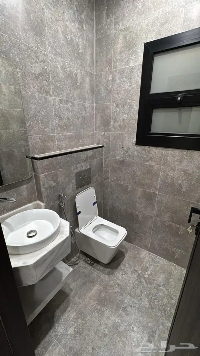 للبيع شقه حي الرمال 3