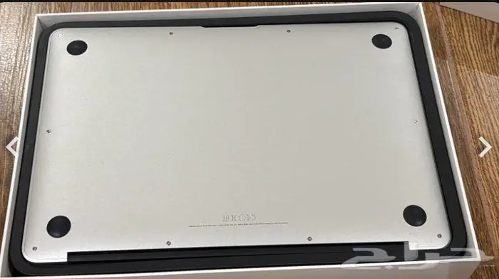 ماك بوك اير نظيف وكالة لم يستخدم الا 4 مرات بكامل ملاحقته 0