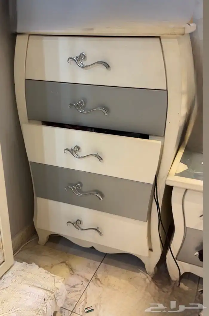 غرفة نوم لون ابيض 2