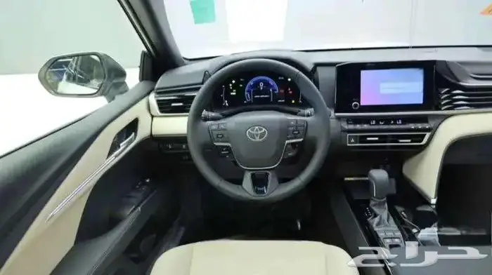 تويوتا كامري LE هايبرد 2025 - عروض الأقساط 12