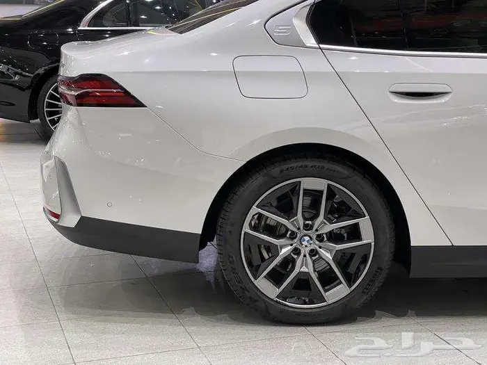 بي ام دبليو - الفئة الخامسة 520i - 2024 8