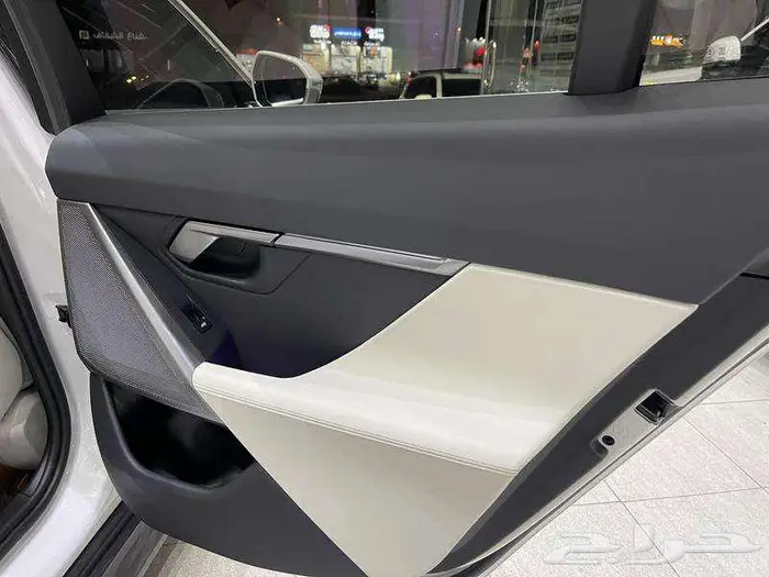 بي ام دبليو - الفئة الخامسة 520i - 2024 31