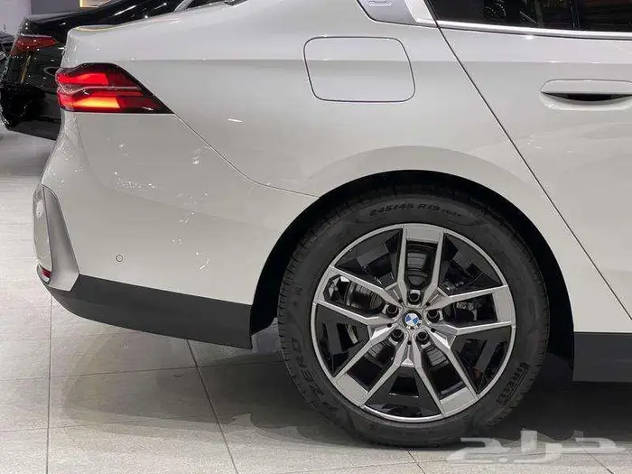 بي ام دبليو - الفئة الخامسة 520i - 2024 36