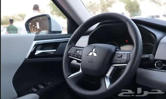 ميتسوبيشي اوتلاندر ستاندر 5 مقاعد بدون دبل 2025 8