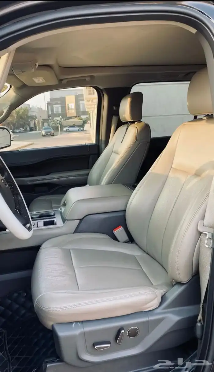 للبيع فورد اكسبيديشن 2019 نص فل مالك اول 33