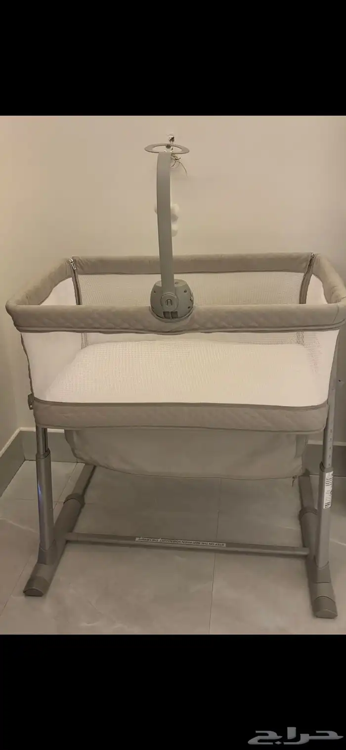 سرير أطفال وكرسي طعام أطفال وهزاز أطفال 2