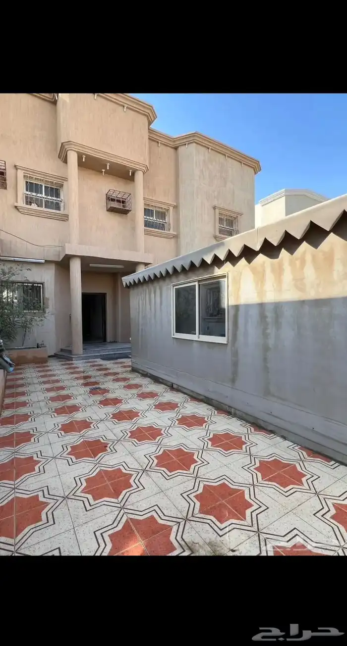 فيلا في الاحساء مساحه 700 مع 3 شقق كبار 0