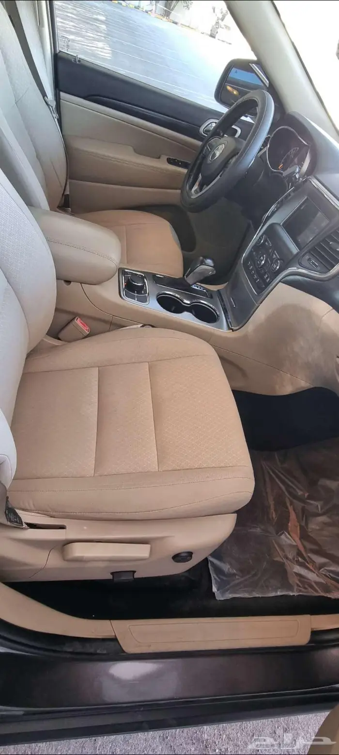 جيب جراند شيروكى 2019 سعودى حالة ممتازة 8