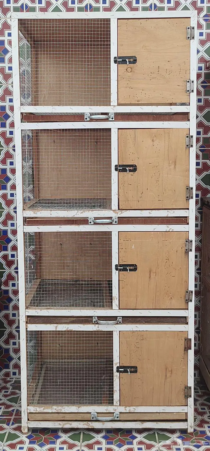 اقفاص حمام محاكر نظيفه مثل الجديد 3