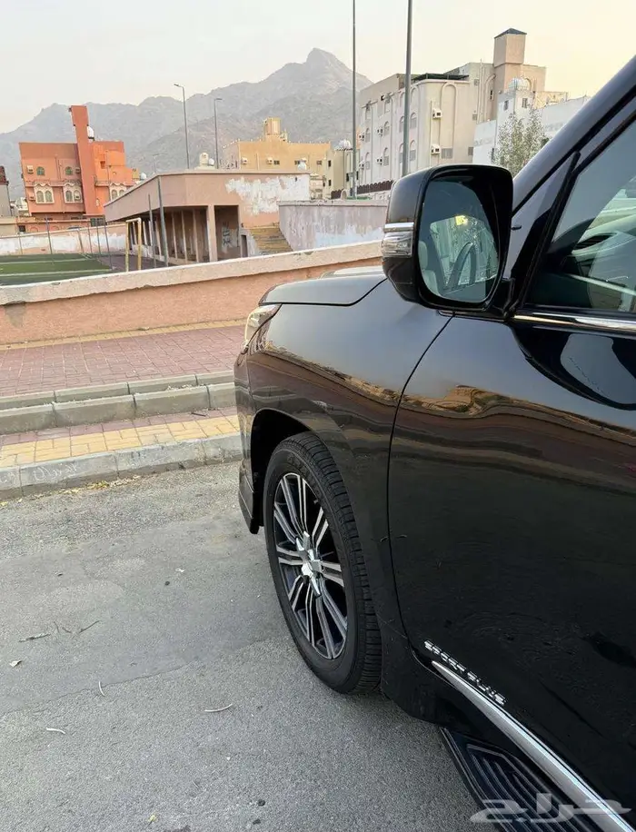 لكزس LX 2018 أسود 4