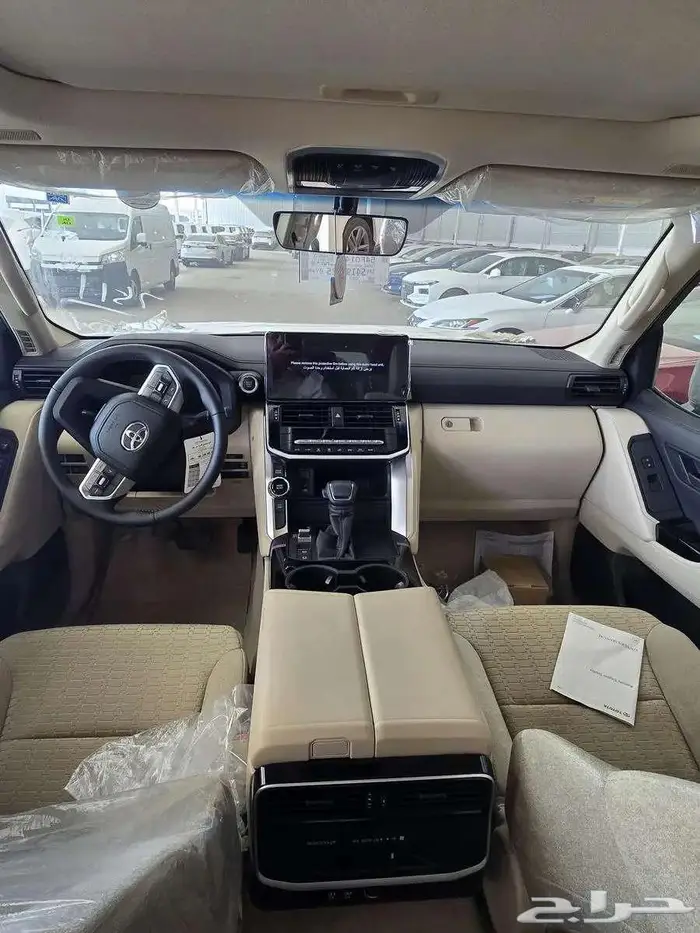 لاندكروزر جي اكس ار بنزين L2 أسود سعودي 2025 متوفر لدى الحسن 6