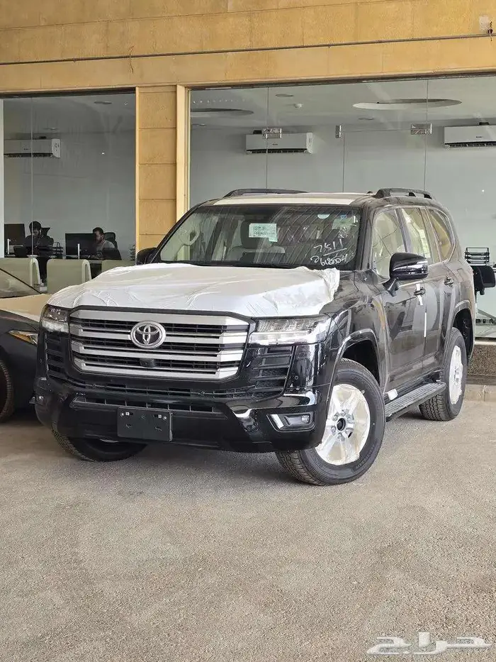 لاندكروزر جي اكس ار بنزين L2 أسود سعودي 2025 متوفر لدى الحسن 0