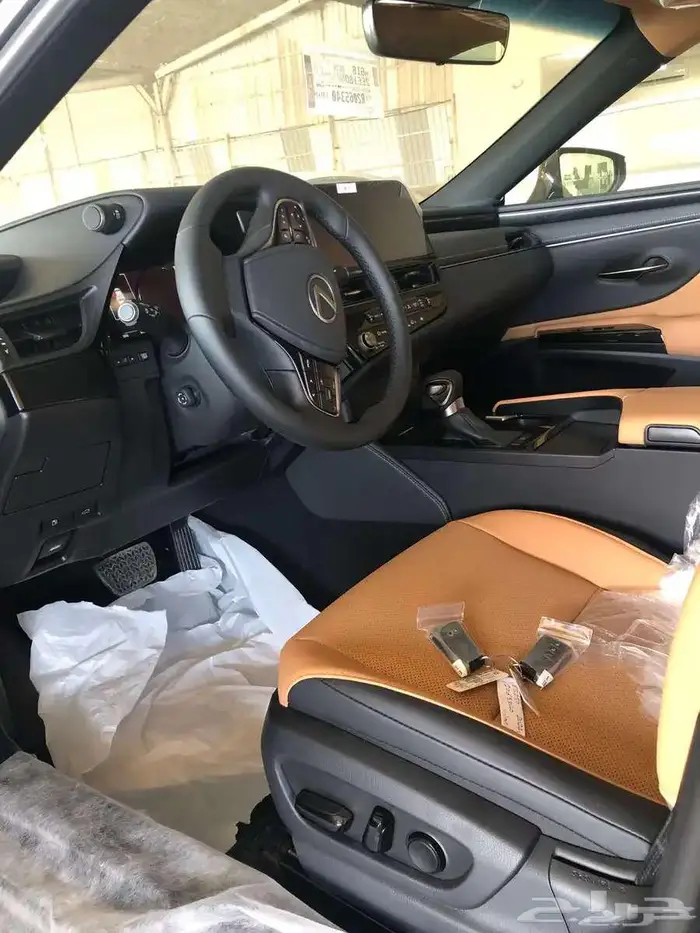 لكزس ES 250 فئه AA موديل 2025 متوفر لدى الحسن 5