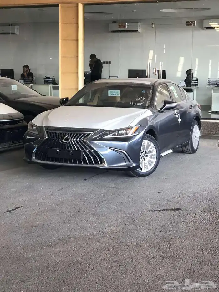 لكزس ES 250 فئه AA موديل 2025 متوفر لدى الحسن 0