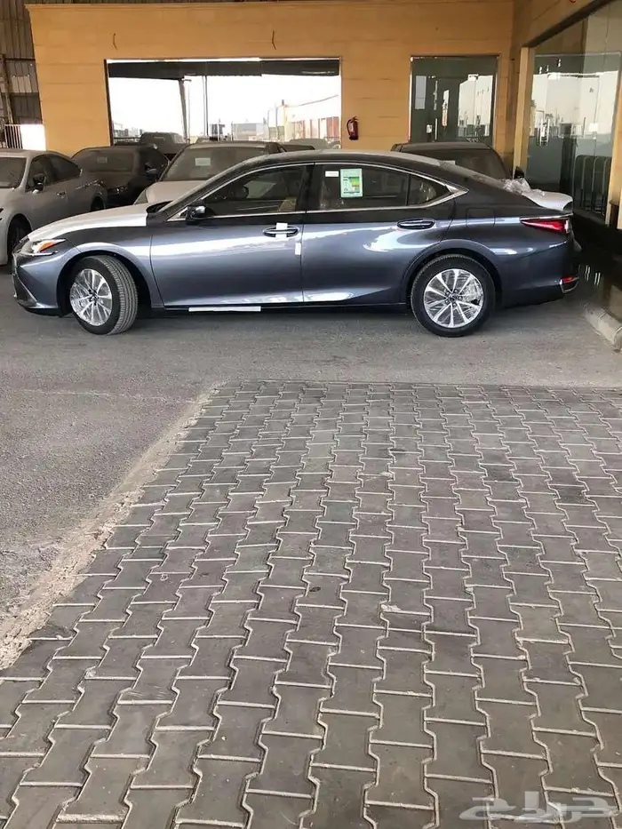 لكزس ES 250 فئه AA موديل 2025 متوفر لدى الحسن 1