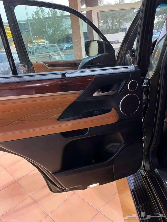 لكزس 570بلاك اديشن 2021 16