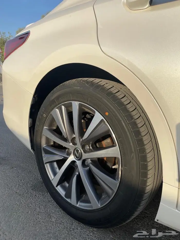 للبيع لكزس موديل 2021 8