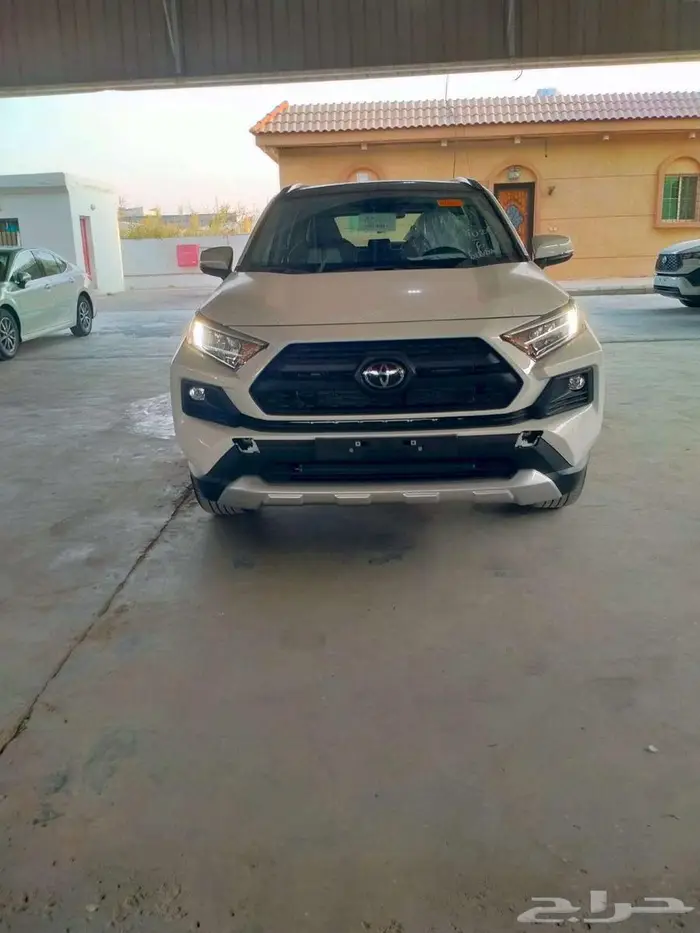 تويوتا راف فور 2.5 ادفنتشر 2025 1