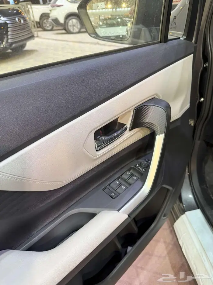 تويوتا فيلوز GLX بنزين 2025 3