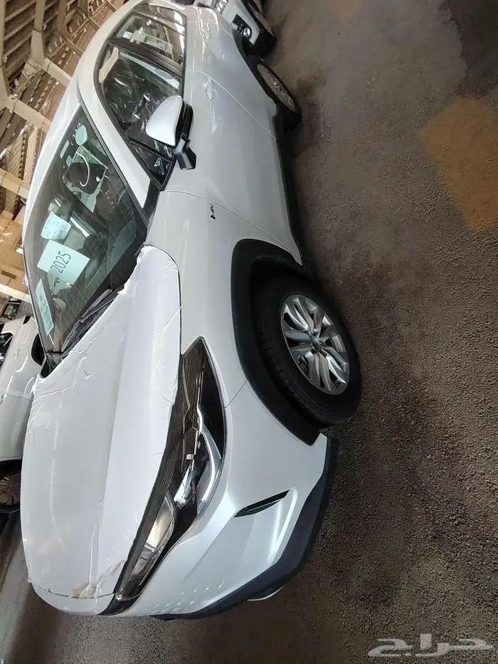 كورولا كروس ستاندر موديل 2025 حبه فقط ابيض لؤلؤي 5