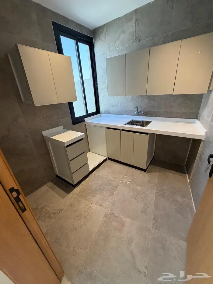 للايجار عماره بحي منفوحه بالكامل مناسبه للشركات والمهندسين 3