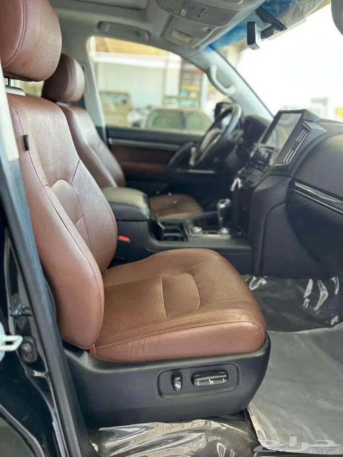 تويوتا لاندكروزر GXR 2021 فل اوبشن 14