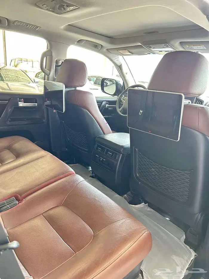 تويوتا لاندكروزر GXR 2021 فل اوبشن 17