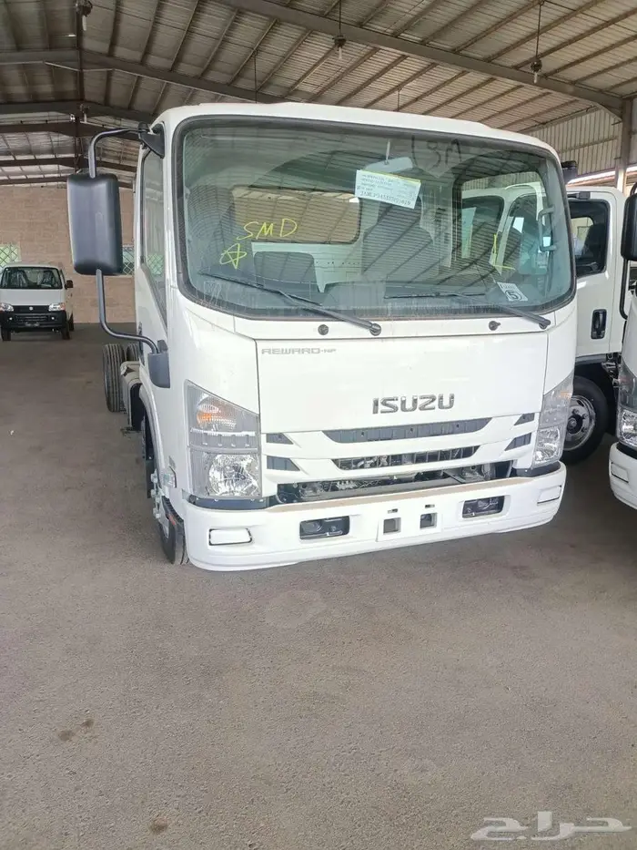 ايسوزو دينا 5 طن طول 5.67 م يابانى 5