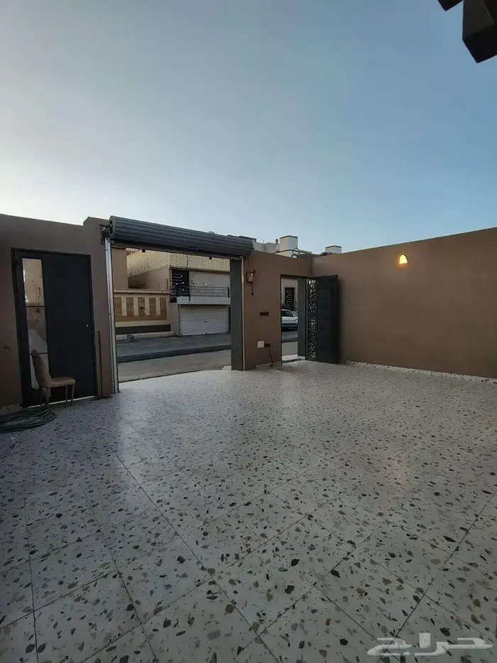 أدوار أرضية فاخرة للبيع حي النور - خميس مشيط 1